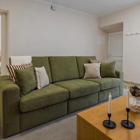 Stylish 2br Retreat In By Lovelystay *