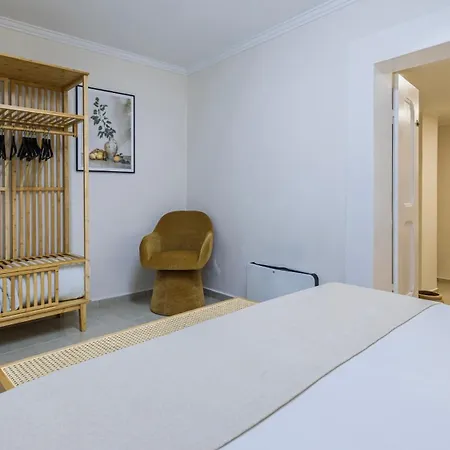 아파트 Stylish 2br Retreat In By Lovelystay 리스본