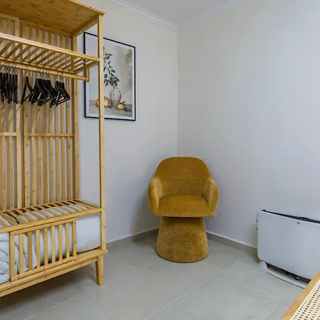 Stylish 2br Retreat In By Lovelystay 아파트