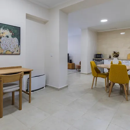 아파트 Stylish 2br Retreat In By Lovelystay *