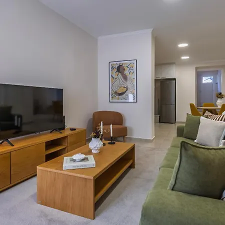 Stylish 2br Retreat In By Lovelystay 아파트 리스본