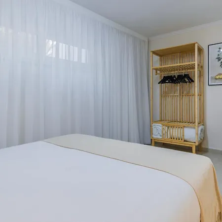 아파트 Stylish 2br Retreat In By Lovelystay 리스본
