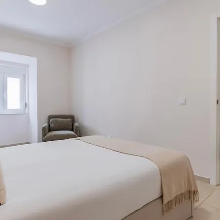 Daire Stylish 2br Retreat In By Lovelystay