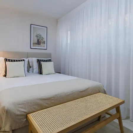 Apartment Stylish 2br Retreat In By Lovelystay