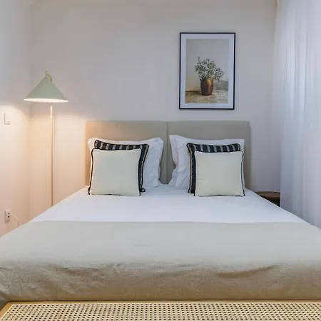 아파트 Stylish 2br Retreat In By Lovelystay *