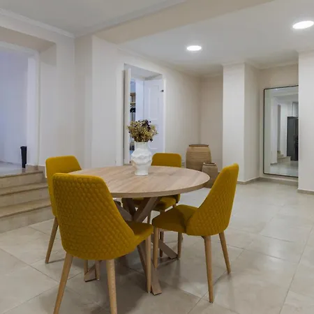 Stylish 2br Retreat In By Lovelystay * 리스본